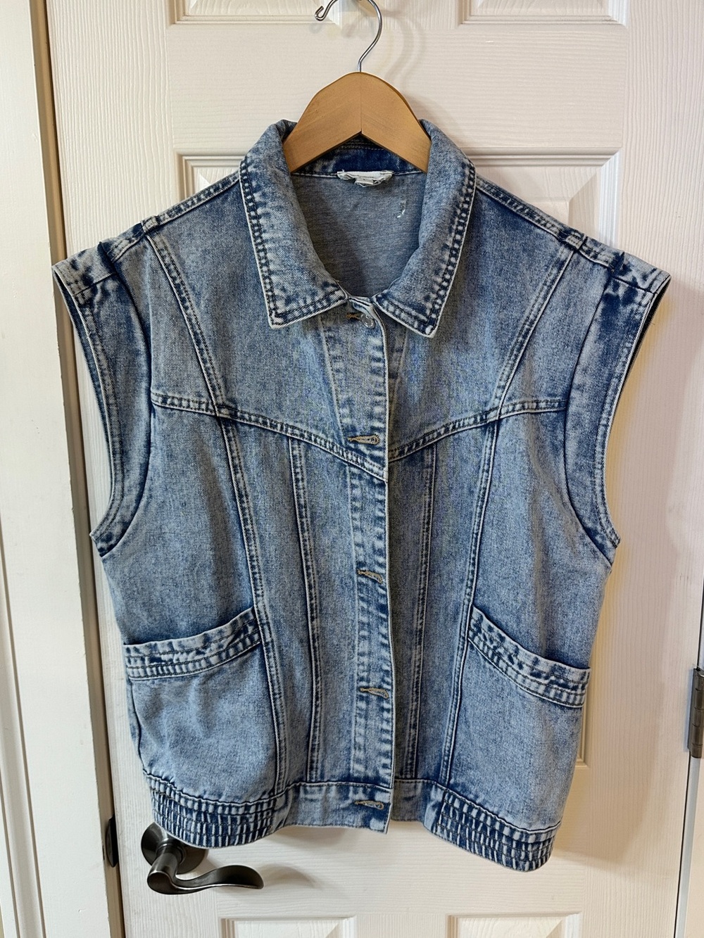 Elan “Joy” Denim Vest size Large All Season Trendy Cute Flattering Stylish